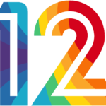 מספר 12 בעיצוב צבעוני עם גוונים שונים של כחול, סגול, אדום וצהוב.